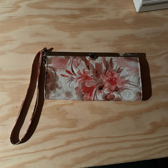 Cute floral wristlet - Picture 1 of 3